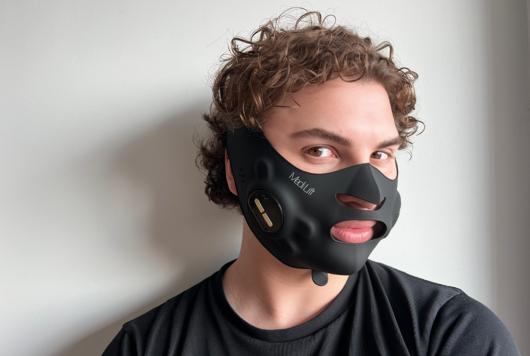 Ian_M_Crumm_Medi_Lift_Essential_Mask